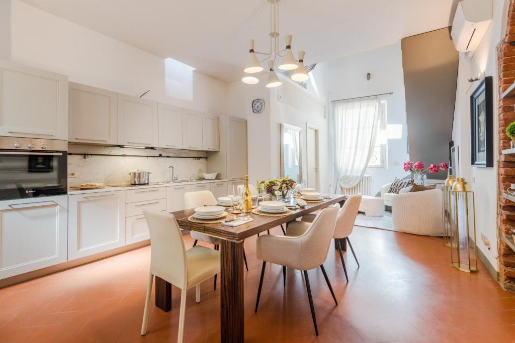 Georgia Modern Panoramic Penthouse with Elevator – Lucca